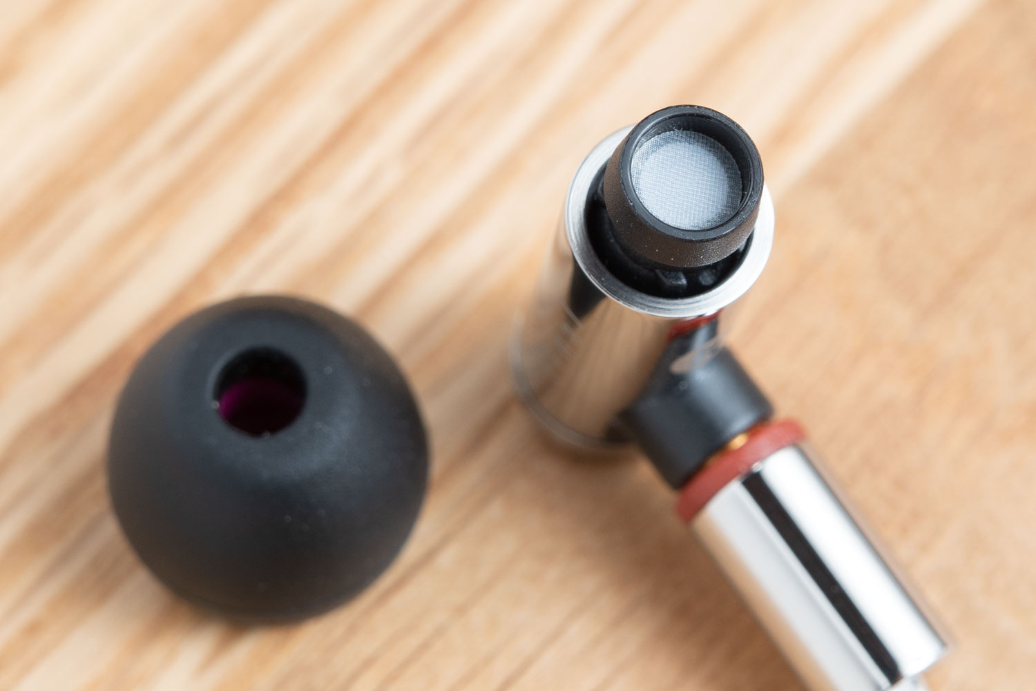 final「E5000」レビュー。音もつけ心地も“自然”なイヤホン