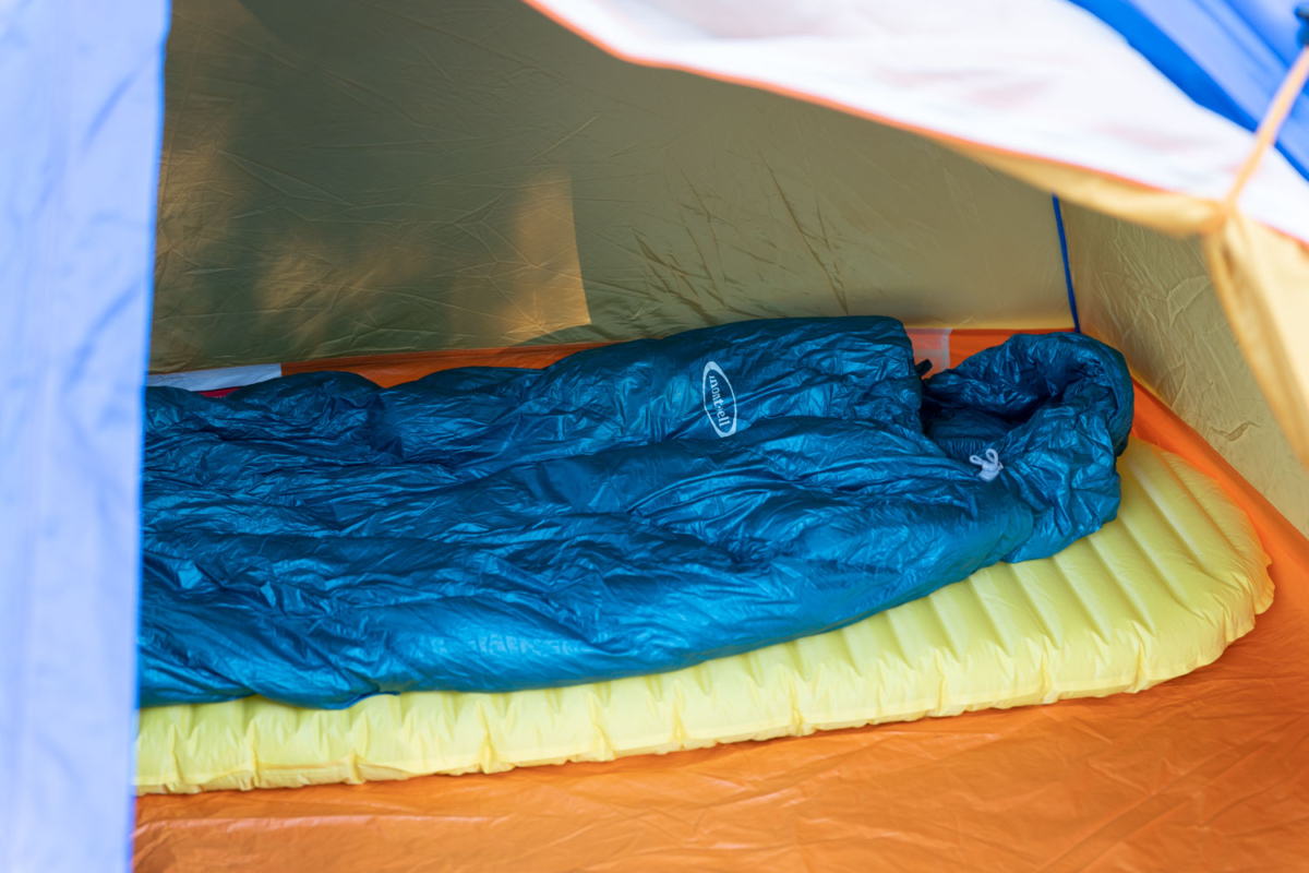 寝袋とキャンプマット